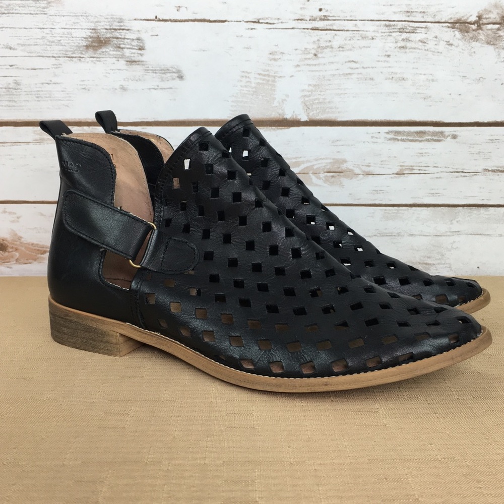 Anthropologie Musse & Cloud Womens Size 10 Calia Laser Cut Ankle Bootie Shoes
